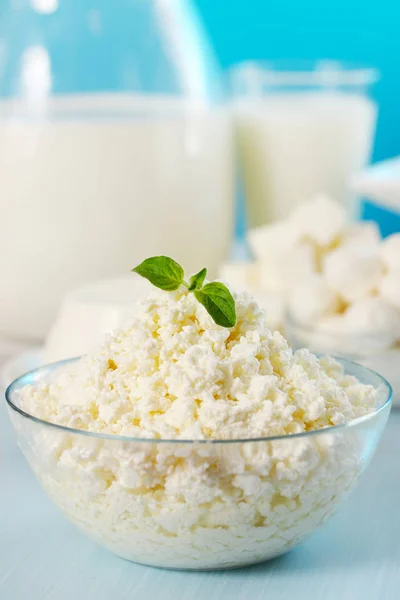 Quark Einer Durchsichtigen Schüssel Mit Oregano — Stockfoto