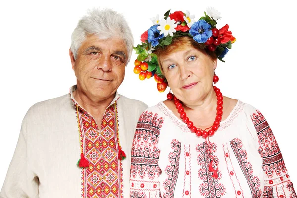 白い背景の上のウクライナの衣装の熟女カップル — ストック写真