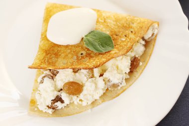 krem peynir, Kuru üzüm sour ile kırmızı krep