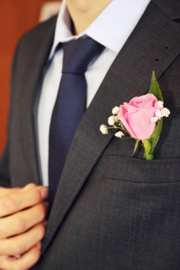 onun ilik içinde damat pembe bir gül