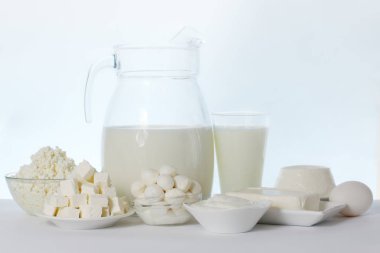 Natürmort, süt ürünleri ve yumuşak peynir çeşitleri