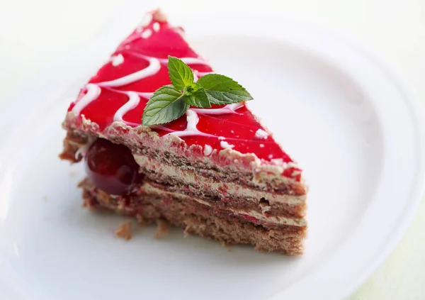 Schokoladenkuchen Mit Sahne Und Kirsche Dessert — Stockfoto