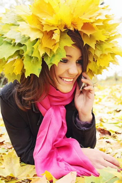 Woman Wreath Speaks Telephone — Stock Photo, Image