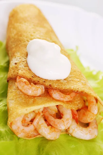 Ruddy Thin Pancake Stuffed Shrimp Sour Cream — Stock Photo, Image