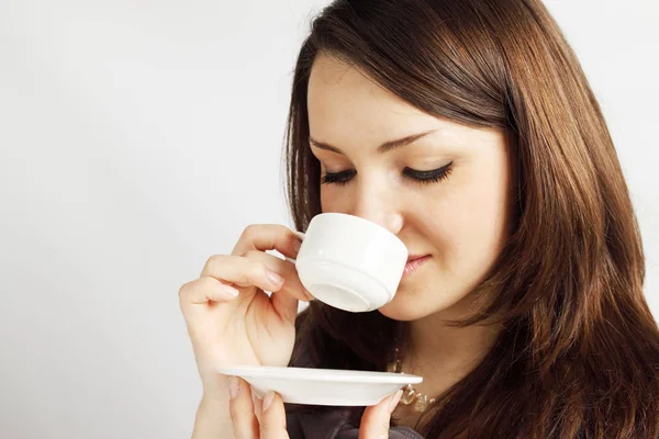 Mujer Joven Bebiendo Café Una Taza —  Fotos de Stock