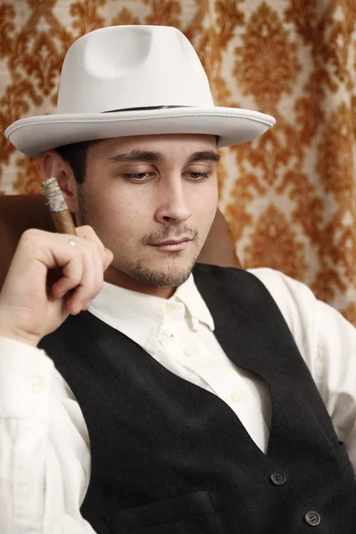 Hombre Pensativo Con Sombrero Cigarro —  Fotos de Stock