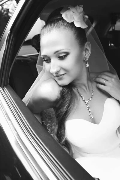 Bride Necklace Sitting Car Monochrome Photo — Stock Photo, Image