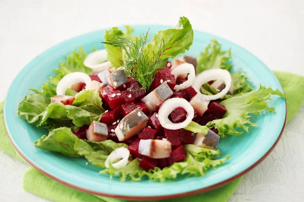 Herring Salad Beets Beet Leaves Sesame Seeds — Stock Photo, Image