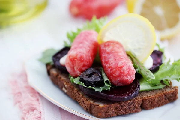 Sausages Vegetables Piece Bread — Stock Photo, Image