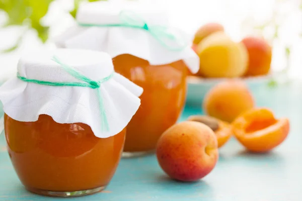 Frische Aprikosen Und Marillenmarmelade Stillleben — Stockfoto