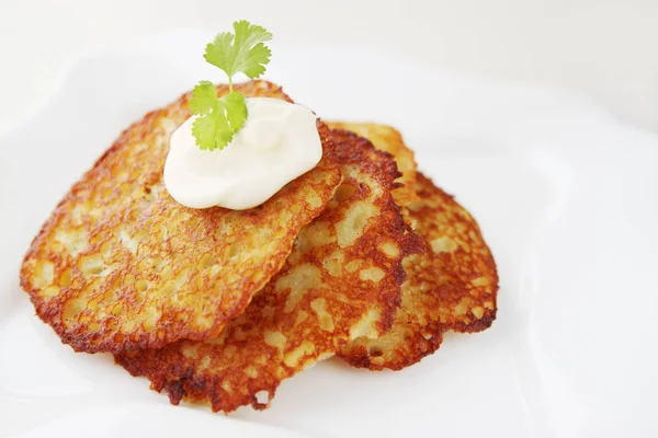 Aardappel Pannenkoek Dranik Met Saus Traditionele Oekraïense Schotel — Stockfoto