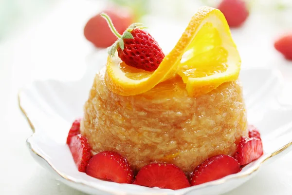 Postre Verano Con Manzanas Naranjas Fresas — Foto de Stock