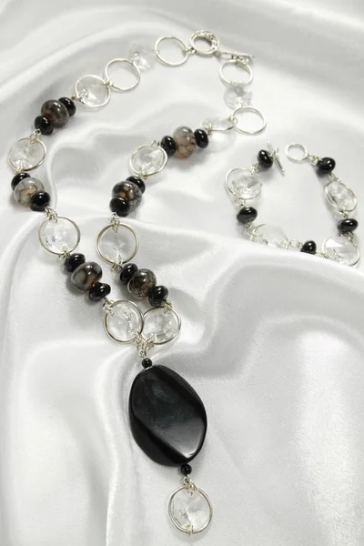 Necklace and bracelet of Agate and rock crystal