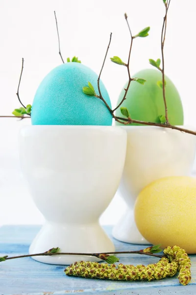 Tres Huevos Soporte Cerámica Blanca Tablero — Foto de Stock