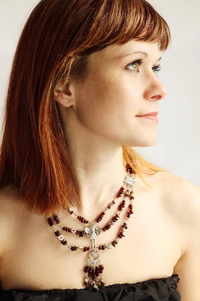Beautiful Red Haired Woman Garnet Necklace — Stock Photo, Image