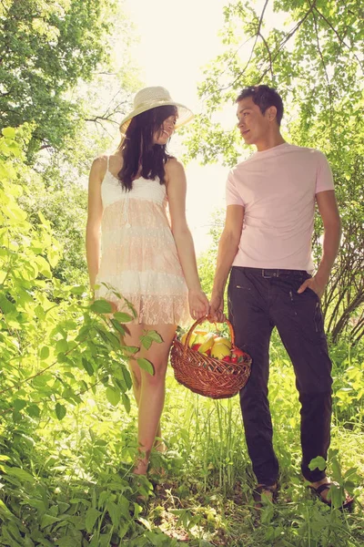 Man Woman Holds Basket Looking Each Other — Stock Photo, Image
