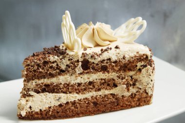 lezzetli çikolatalı pasta tereyağı krema ile