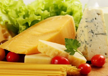 Natürmort peynir ve spagetti farklı türde