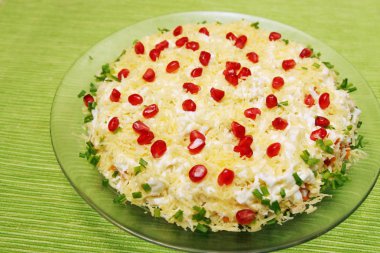 mayonez, peynir, yumurta ve nar salatası