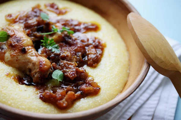 Deliciosa Polenta Con Salsa Carne Pollo —  Fotos de Stock