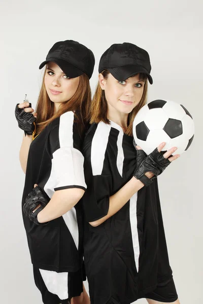 Due Allenatori Calcio Con Palla Fischietto — Foto Stock