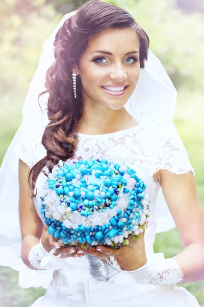 Gyönyörű Menyasszony Egy Türkiz Csokor — Stock Fotó
