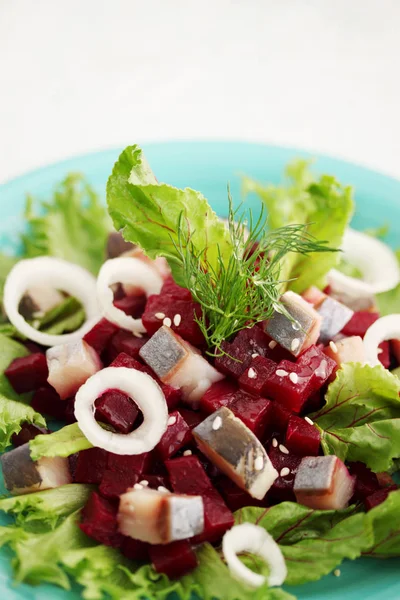 Herring Salad Beets Beet Leaves Sesame Seeds — Stock Photo, Image