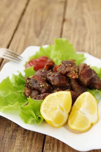 Citron Juteux Avec Viande Grillée Salade — Photo