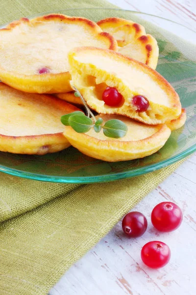 Panquecas Fritas Com Cranberries Ervas Frescas — Fotografia de Stock
