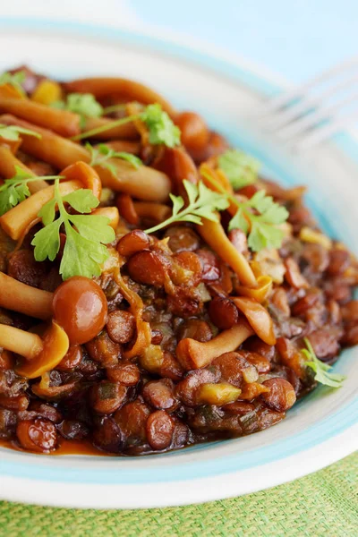 Guisado Lentilha Com Cogumelos Selvagens Azul — Fotografia de Stock