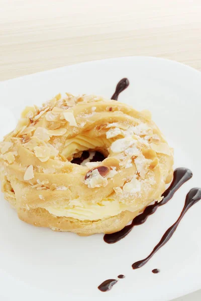 Delicioso Pastel Con Natillas Almendras — Foto de Stock