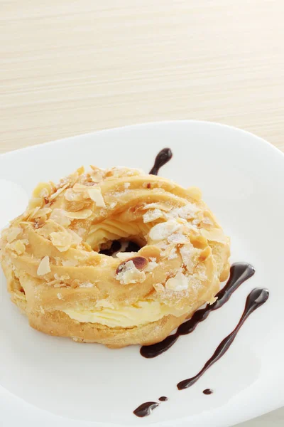 Eclair Cream Almond Flakes — Stock Photo, Image