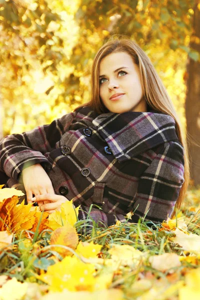 Young Pretty Woman Autumn Park — Stock Photo, Image