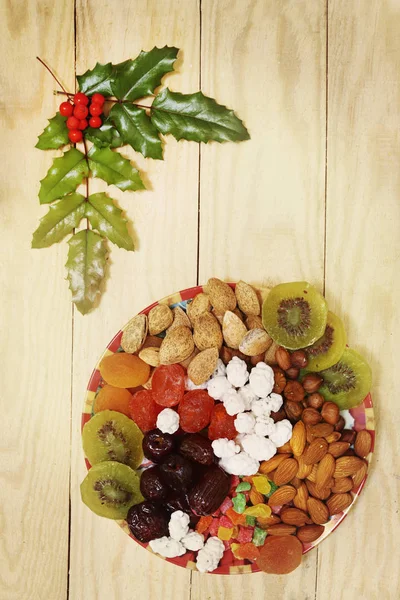 Stillleben Mit Nüssen Und Trockenfrüchten Weihnachtlichen Stil — Stockfoto