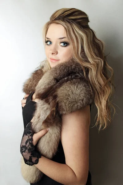 Young Beautiful Blond Fur Cover — Stock Photo, Image