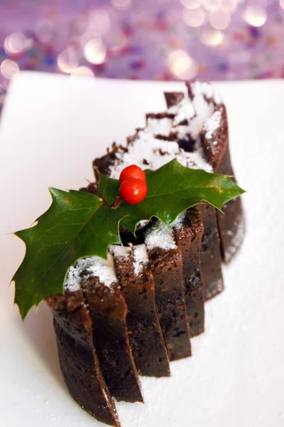 Рождественский Шоколадный Пудинг Белой Тарелке — стоковое фото