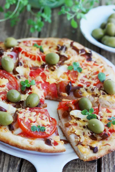 Homemade Pizza Mushrooms Olives Oregano — Stock Photo, Image