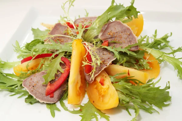 Lengua Ternera Con Lechuga Tomate —  Fotos de Stock