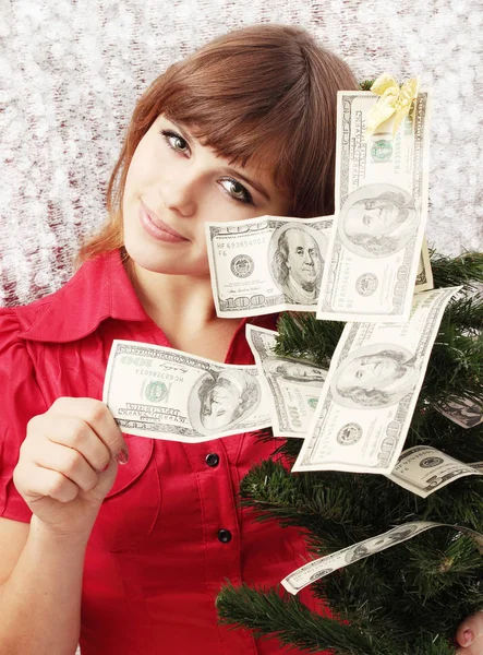 Dívka Drží Vánoční Strom Zdobí Peníze — Stock fotografie