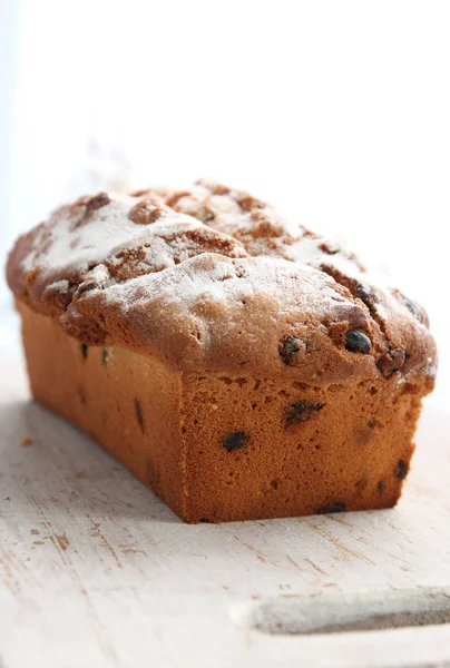 Torta Rettangolare Rubiconda Una Tavola Legno — Foto Stock