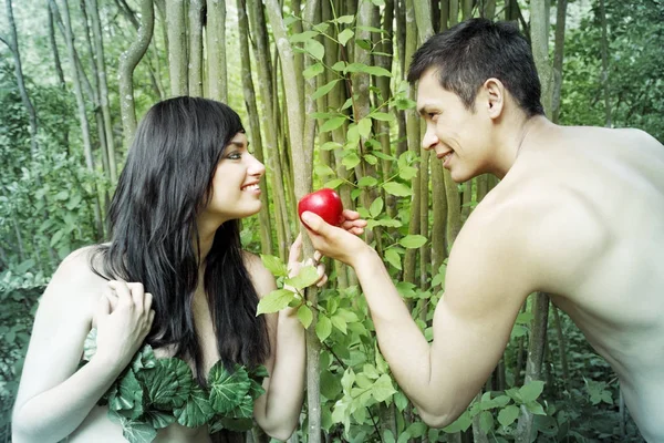 Adán Eva Van Comer Una Manzana —  Fotos de Stock