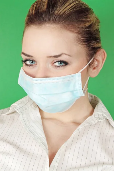 Kobieta Medyczne Bandaż Zielonym Tle — Zdjęcie stockowe