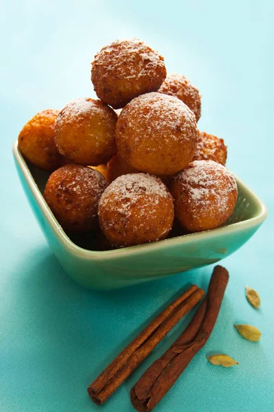 Bolas Queso Crujiente Fritas Con Canela Cardamomo — Foto de Stock