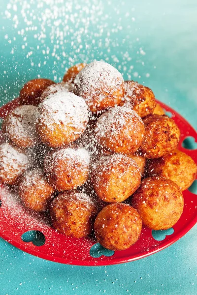 Bolas Queso Frito Espolvoreado Con Azúcar Polvo —  Fotos de Stock