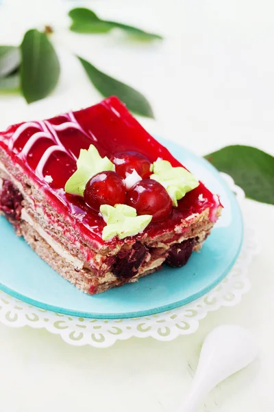Schokoladenkuchen Mit Sahne Und Kirsche Dessert — Stockfoto