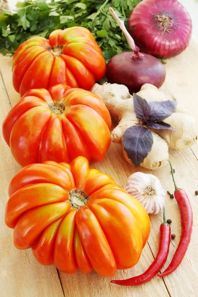 Duże Pomidory Przypraw Warzyw Martwa — Zdjęcie stockowe