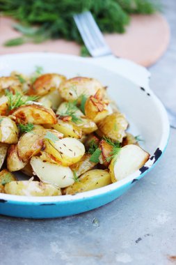  Baharat ve otlar ile fırında patates