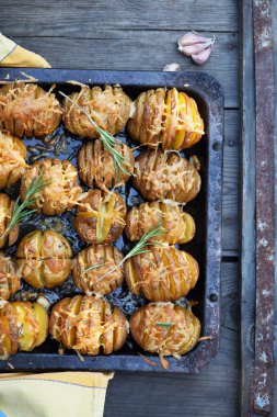 peynir ve sarımsak soslu patates