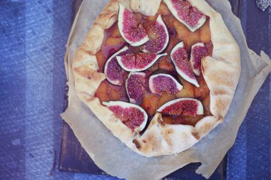 Ev yapımı pasta Erik ve incir 