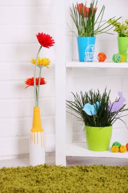 Bahar çiçek süslemeleri beyaz iç, ayrıntılarda